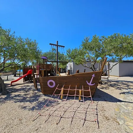 بيت للعطل Delux Eco By Interhome بيروفاتش